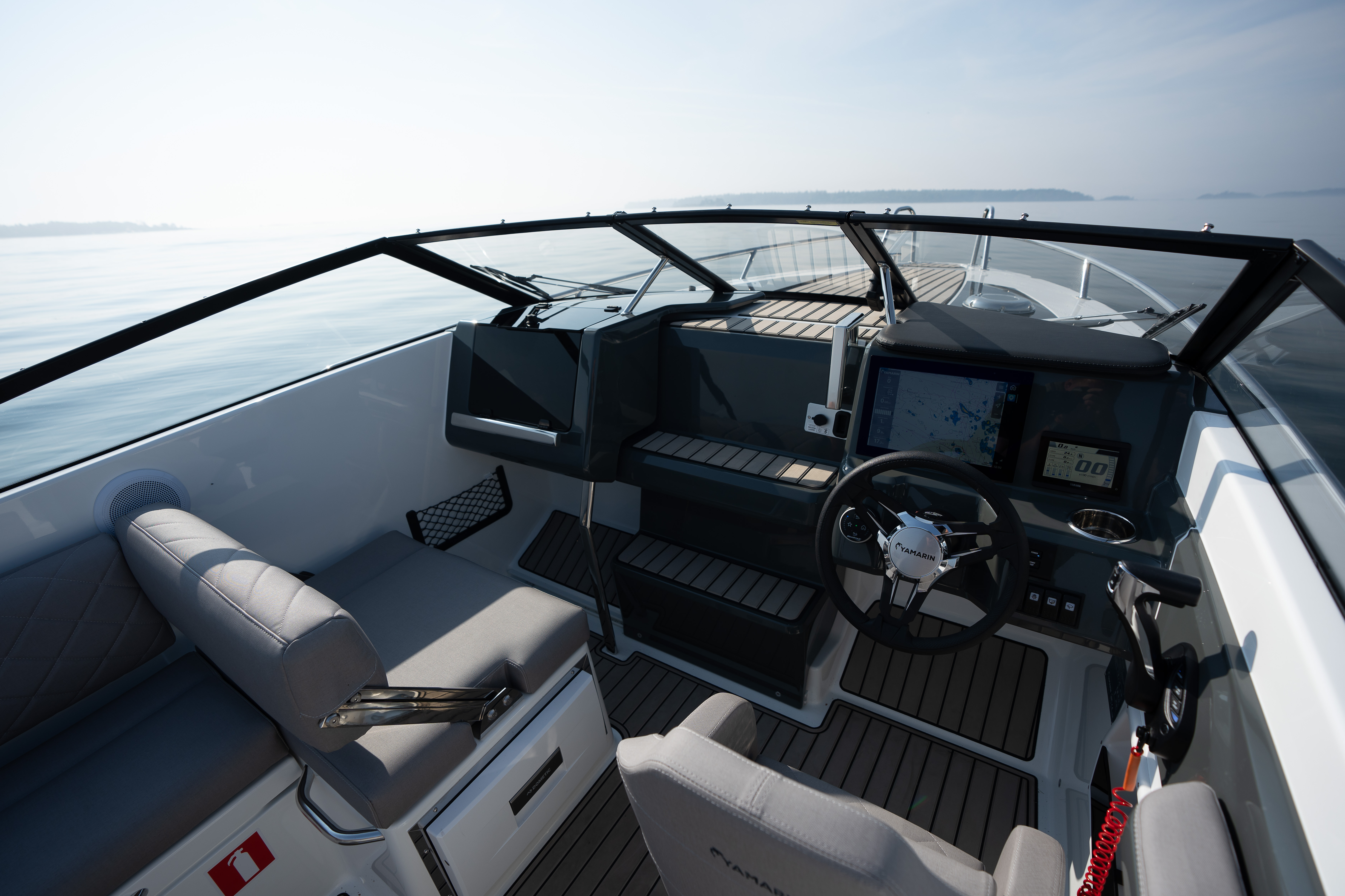 The driving station of the Yamarin 63 DC
