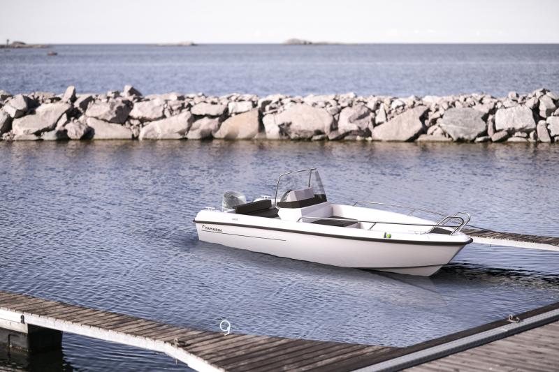 Yamarin 46 SC, den praktiska och trygga konsolbåten för sommarstugan och är den minsta båtnyheten i Yamarins modellsortiment för säsongen 2019.