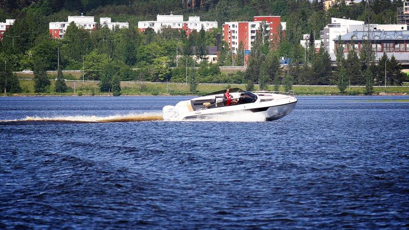 Kalle Rovanperän vene Yamarin 88 DC ja Yamaha XF425 XTO -perämoottori Jyväskylässä Jyväsjärvellä