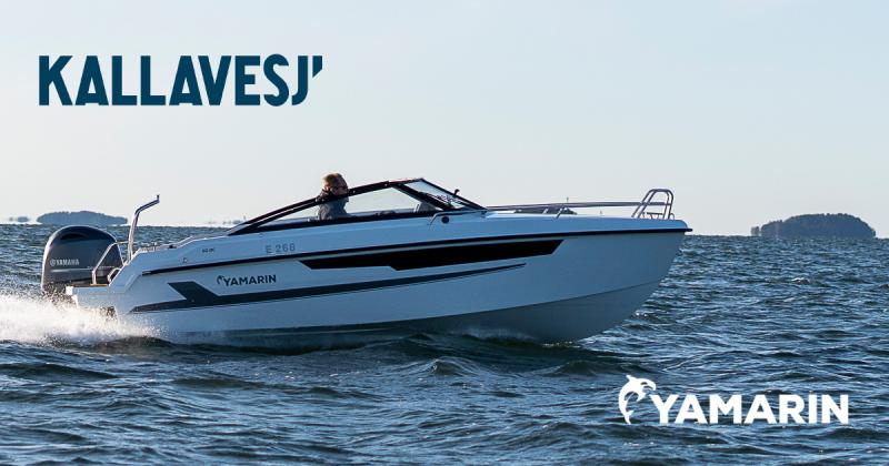 Yamarin 60 DC ajossa. Vasemmassa yläkulmassa Kallavesj-messujen logo, oikeassa alakulmassa Yamarinin logo.