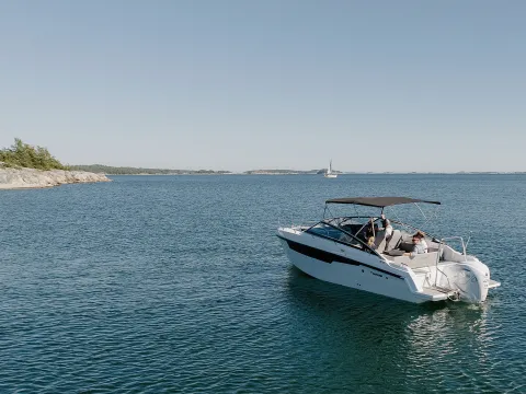 New Yamarin 88 DC 2023 with Bimini