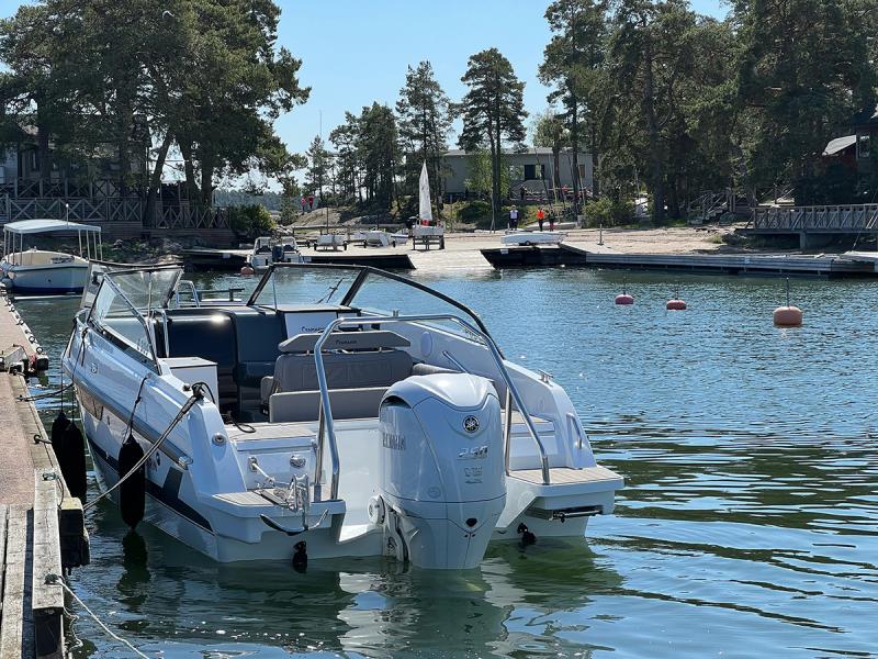 Yamarin 67 DC day cruiser