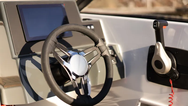 Yamarin 60 DC kommer med Yamarin Q Infotainment System som standard