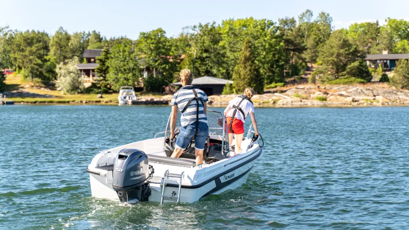 Yamarin 46SC has bow railings as a standard