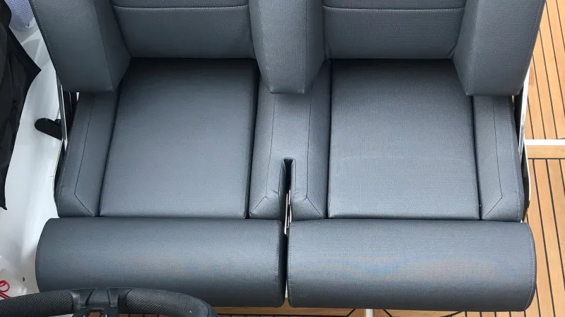 Yamarin 79 DC with offshore seats
