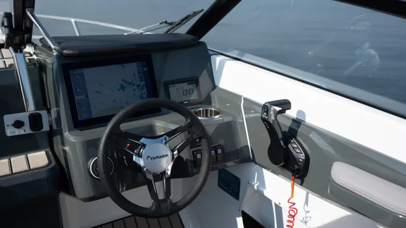 Yamarin 63DC with Yamarin Q infotainment system