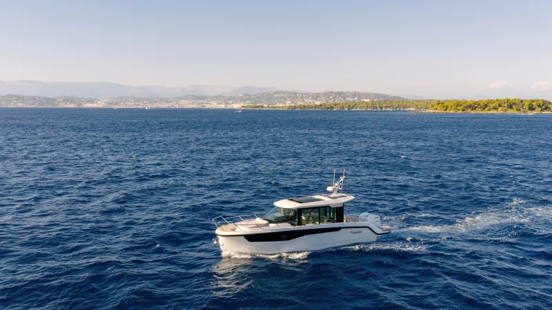 Yamarin Aura Cabin flagship