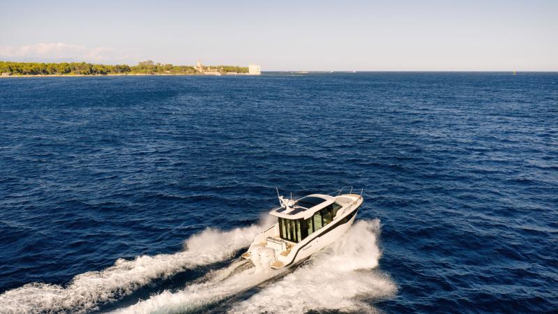 Yamarin Aura Cabin flagship
