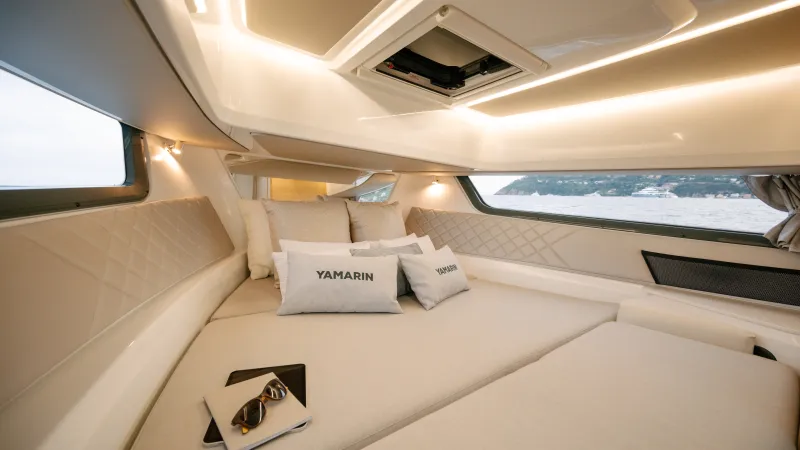 Yamarin Aura Cabin flagship