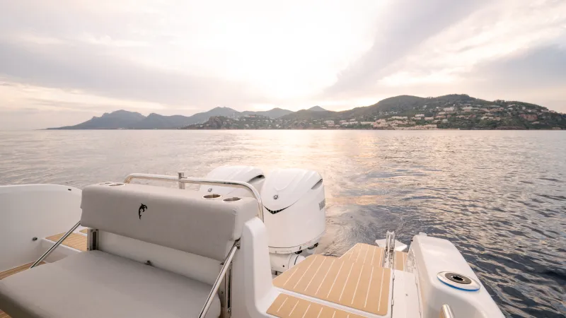 Yamarin Aura Cabin flagship