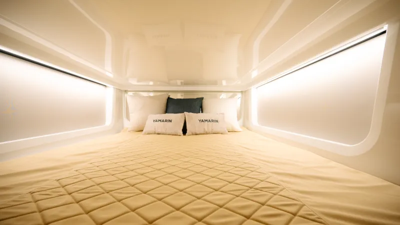 Yamarin Aura Cabin flagship
