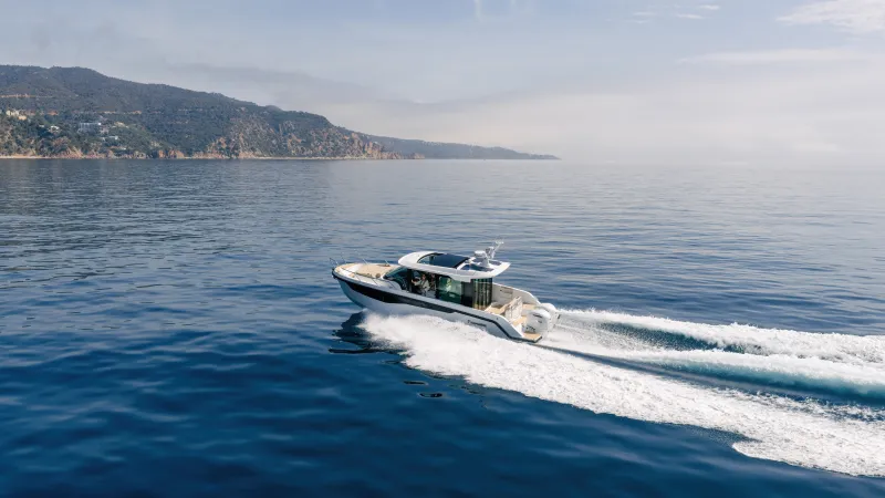 Yamarin Aura Cabin flagship