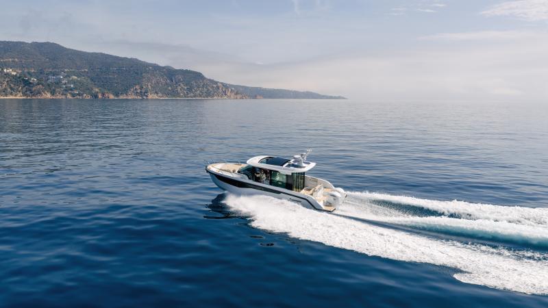 Yamarin Aura Cabin flagship