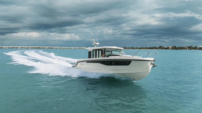 Yamarin Aura Cabin flagship