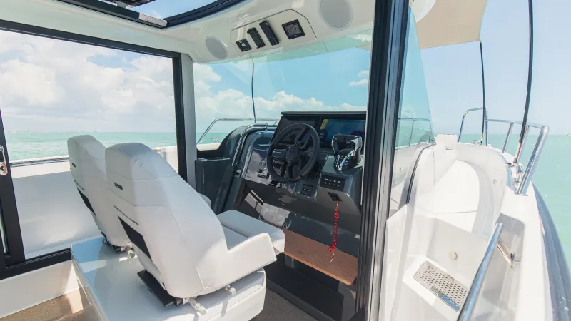 Yamarin Aura Cabin flagship