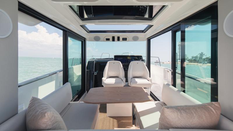 Yamarin Aura Cabin flagship